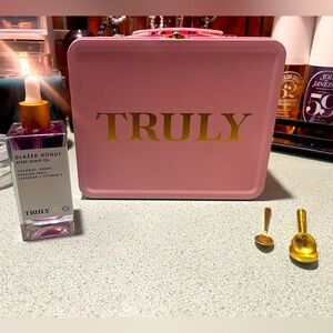 Truly beauty Glazed donut after shave oil, pink metal carry case and spoons